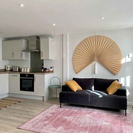 Modern Apartment In Central Quiet York With Free Parking - Contemporary New Building Exterior photo