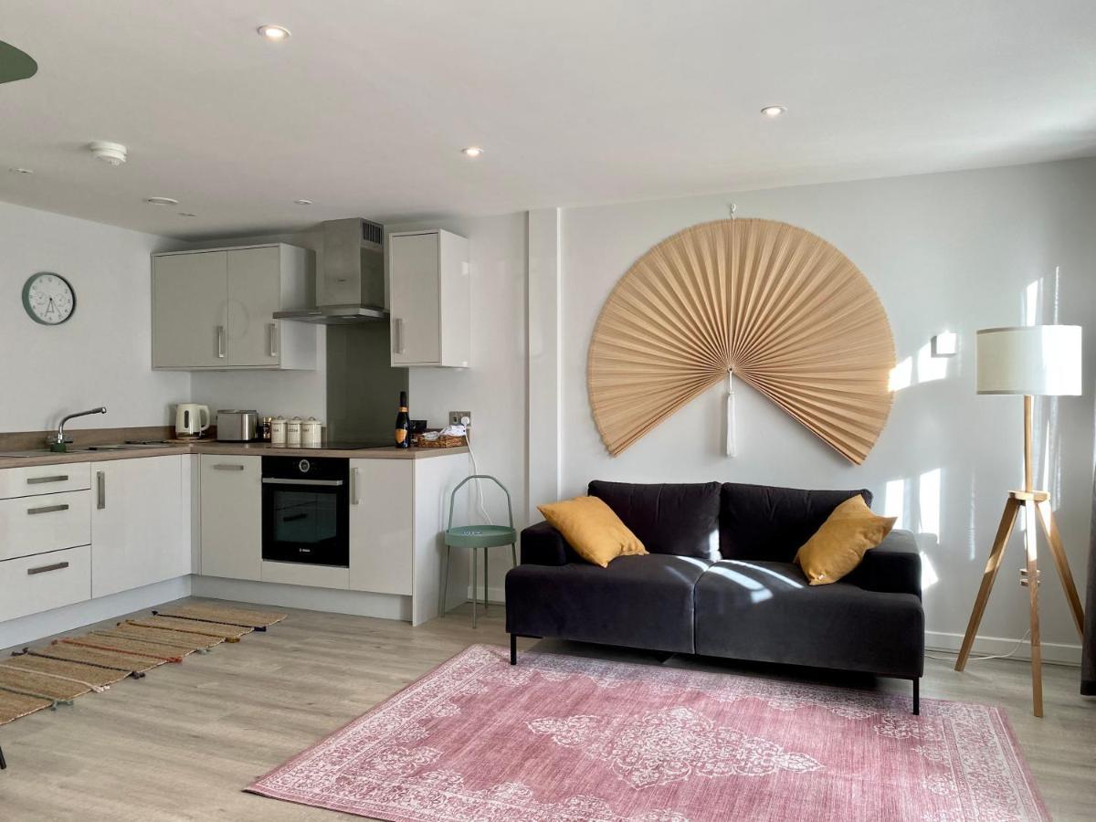 Modern Apartment In Central Quiet York With Free Parking - Contemporary New Building Exterior photo