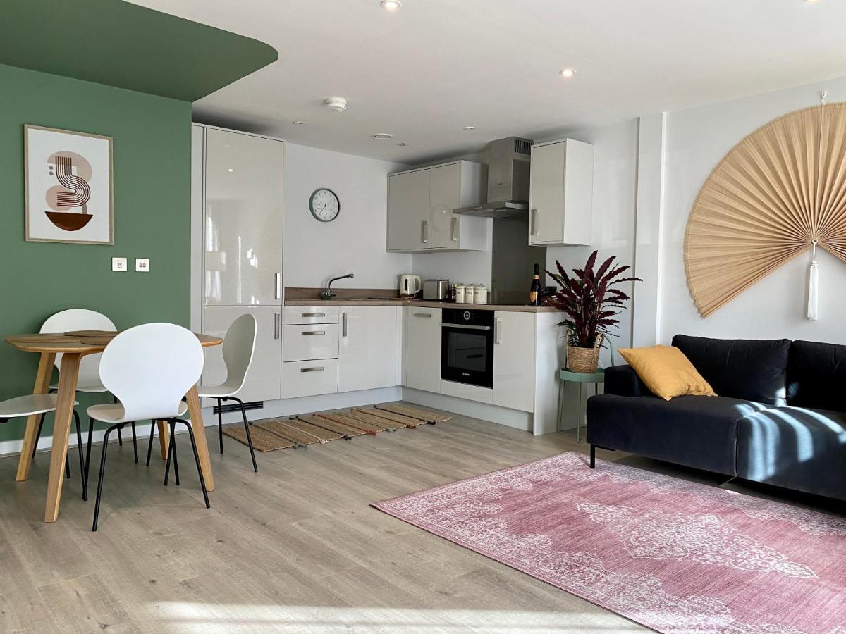 Modern Apartment In Central Quiet York With Free Parking - Contemporary New Building Exterior photo